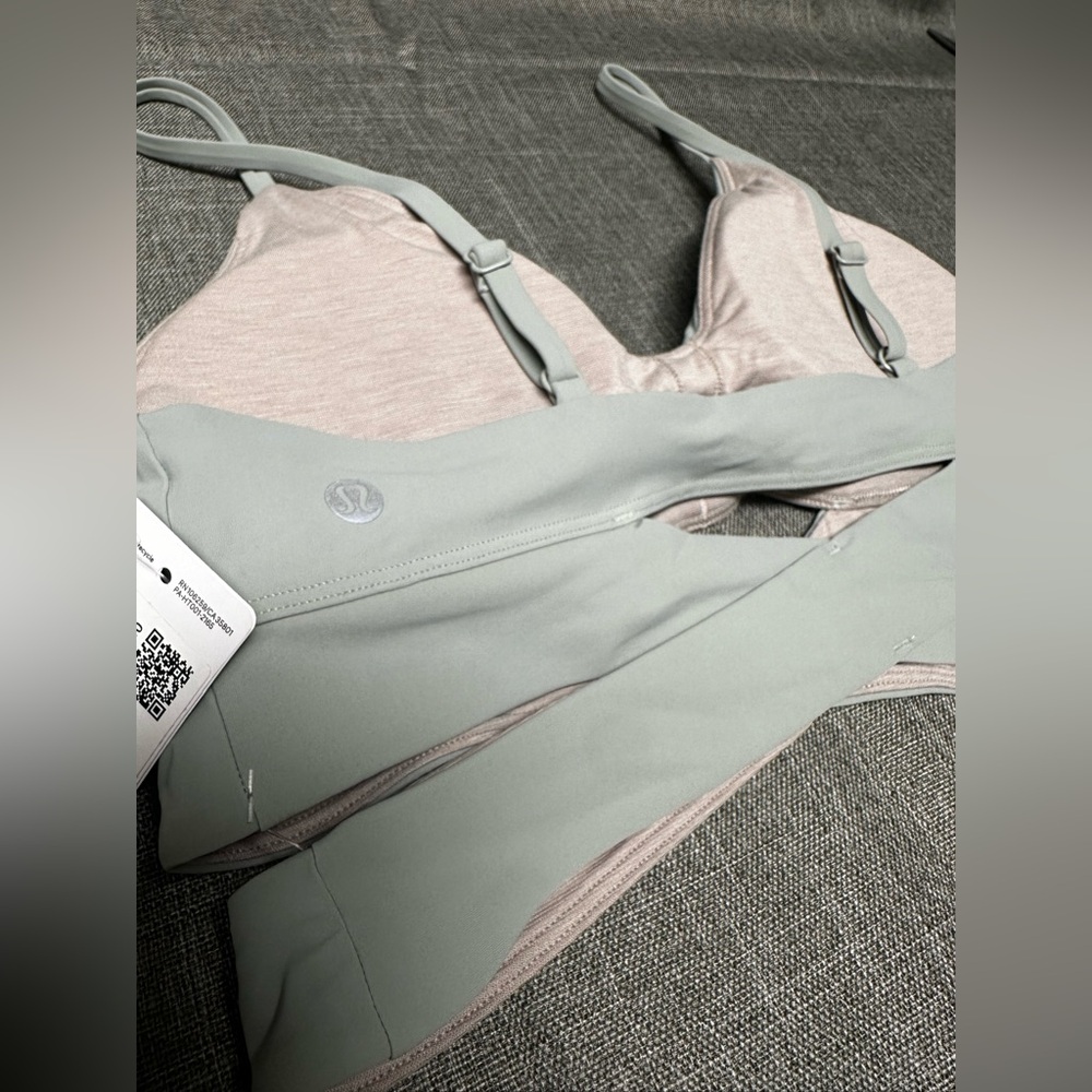 Lululemon V-Neck Crossover Underband Bra. NWT JDGR